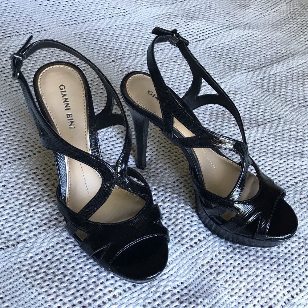 Gianni Bini black heels